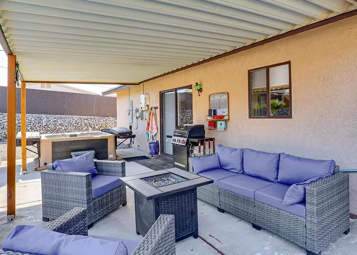 Holiday home Desert Oasis W/ Hot Tub! 6 Mi To Havasu *