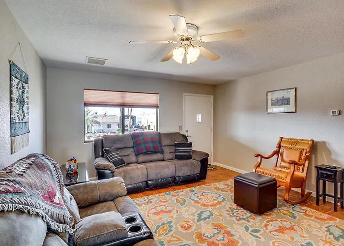 Desert Oasis W/ Hot Tub! 6 Mi To Havasu Holiday home *