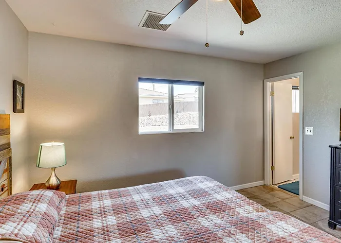 Holiday home Desert Oasis W/ Hot Tub! 6 Mi To Havasu