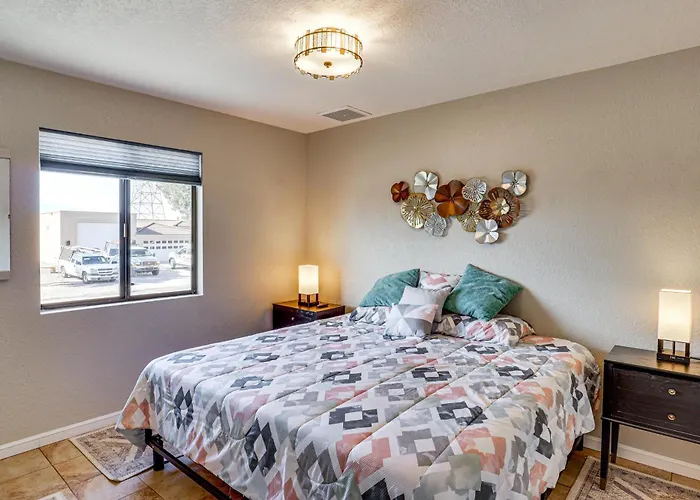 Holiday home Desert Oasis W/ Hot Tub! 6 Mi To Havasu