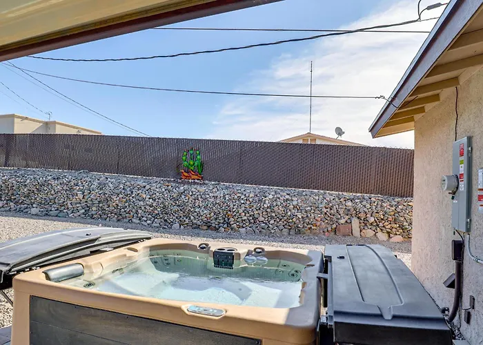 Holiday home Desert Oasis W/ Hot Tub! 6 Mi To Havasu
